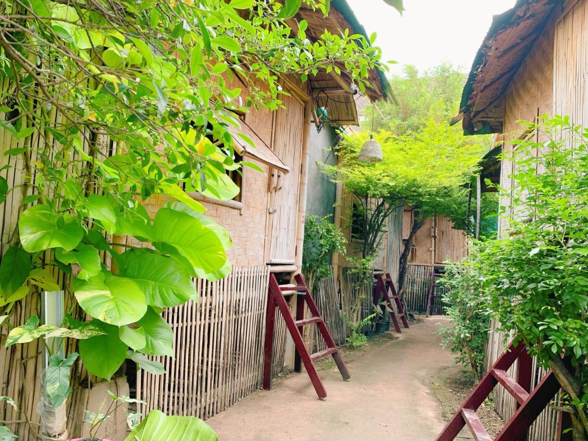 Fundee Story Guesthouse Bamboo House In Chiang Mai Old Town Exterior photo