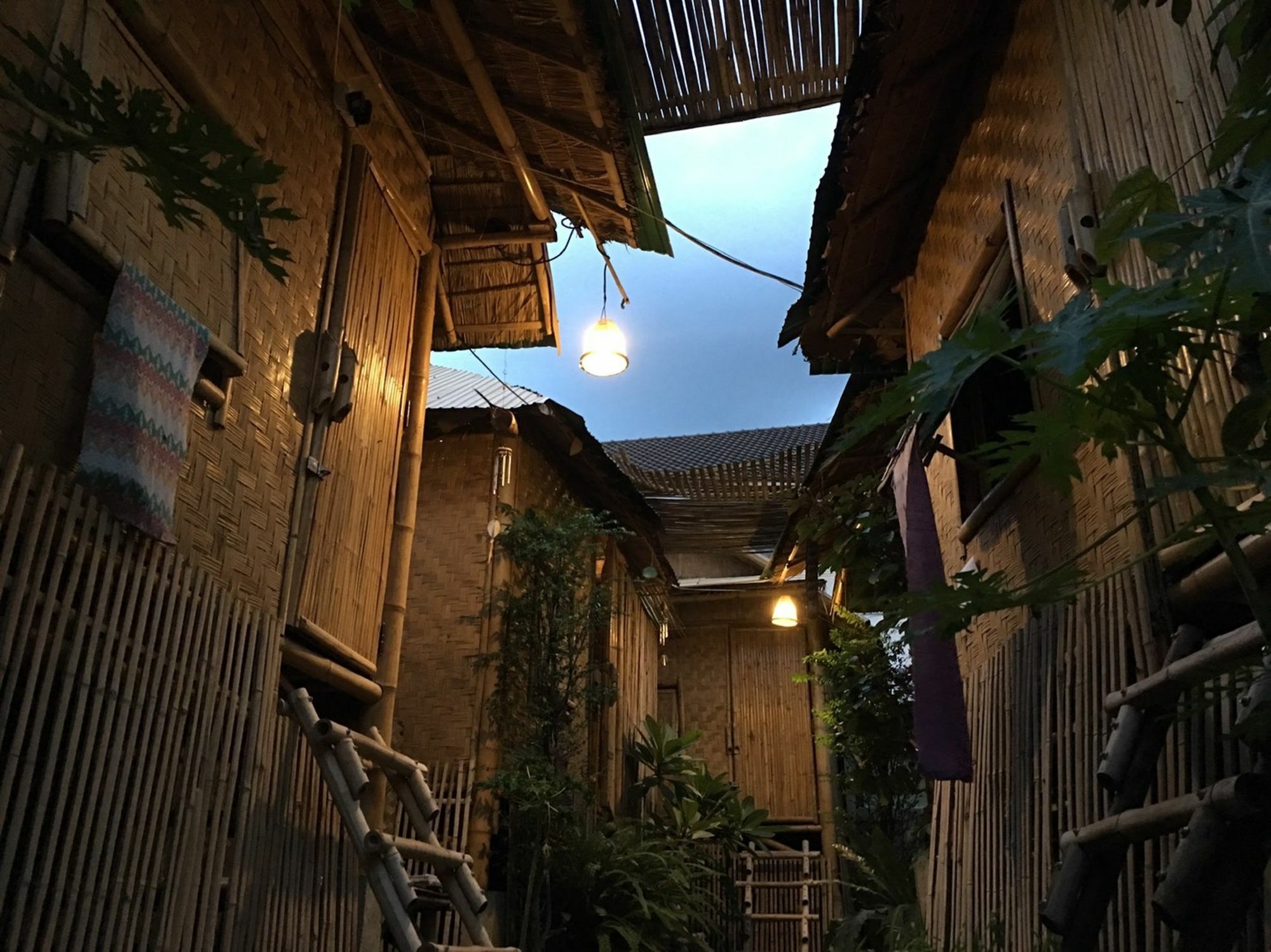 Fundee Story Guesthouse Bamboo House In Chiang Mai Old Town Exterior photo